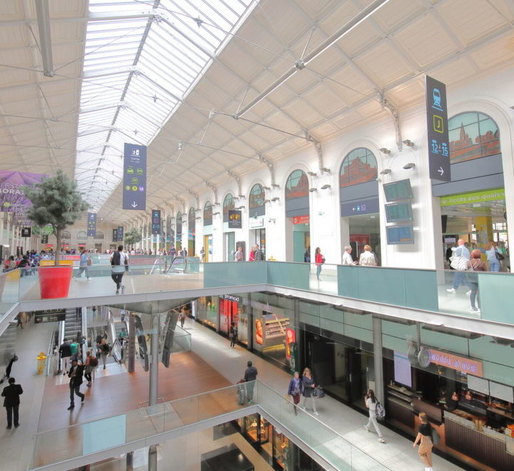 Les gares, ces nouveaux lieux de commerce dans la ville.