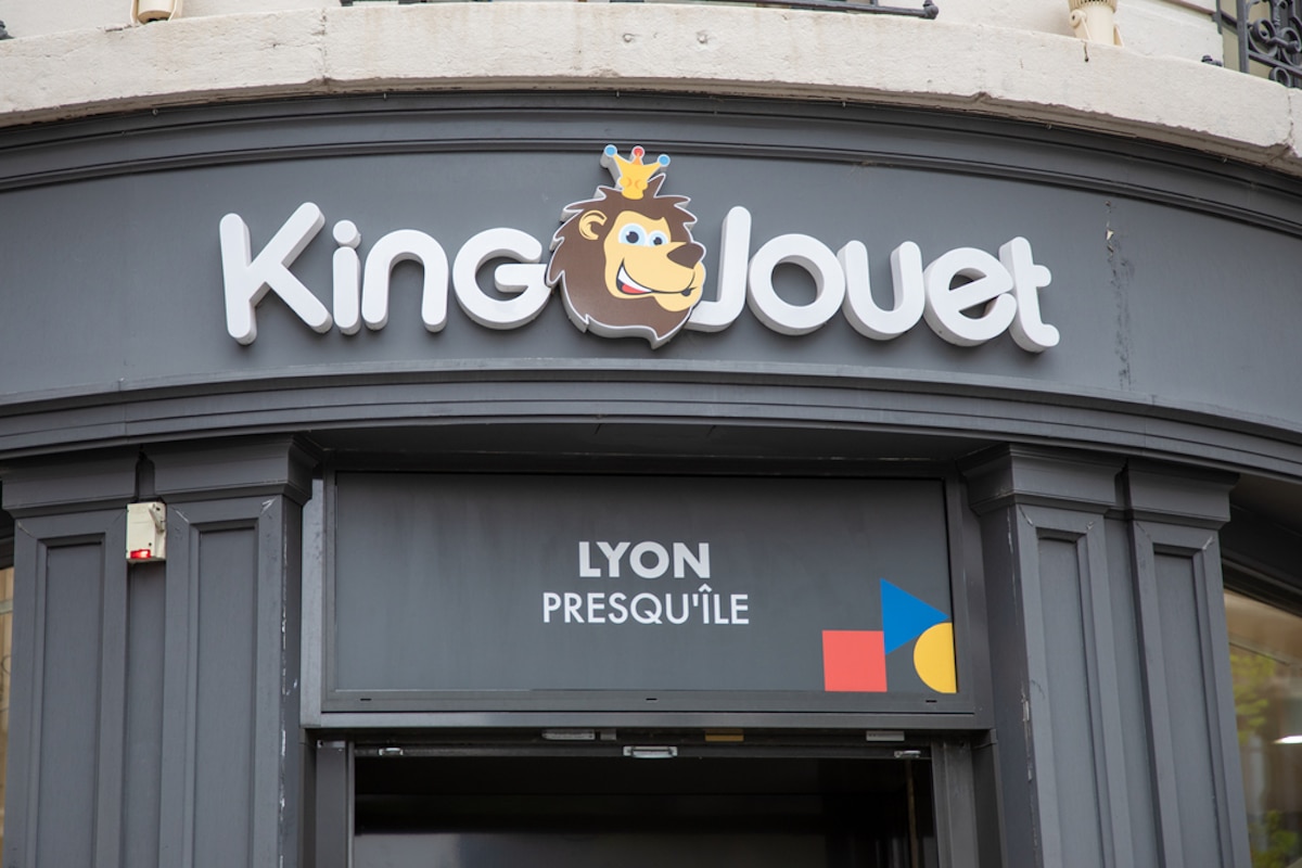 King Jouet, comment l'enseigne préférée des enfants tire t-elle son épingle du jeu ?
