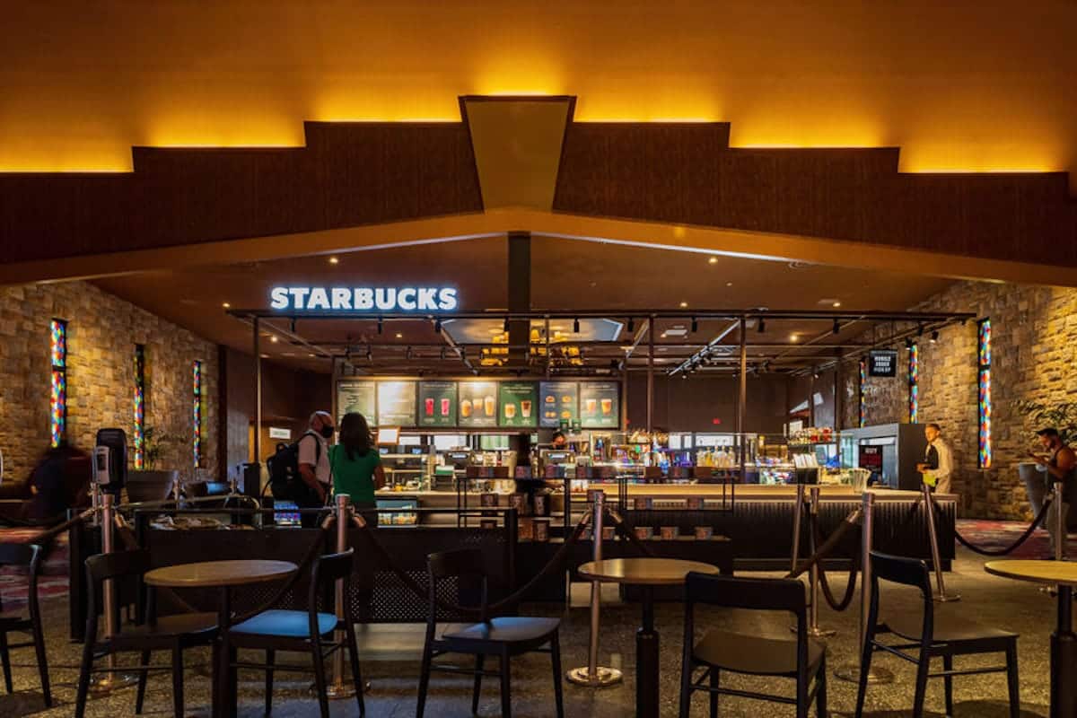 États-Unis : Starbucks ouvre des espaces inclusifs dans ses établissements.